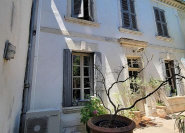 Installation et Raccordement d'un Système de Climatisation Tri-Split à Avignon Intra Muros