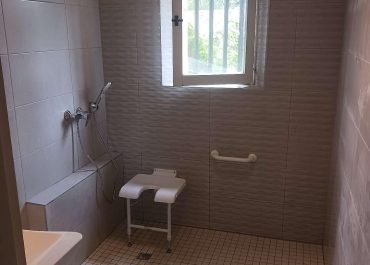 Réaménagement de Salle de Bain Accessible aux Personnes à Mobilité Réduite (PMR) aux Angles